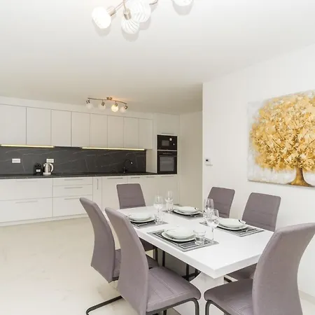 Simi - The Sun Apartment