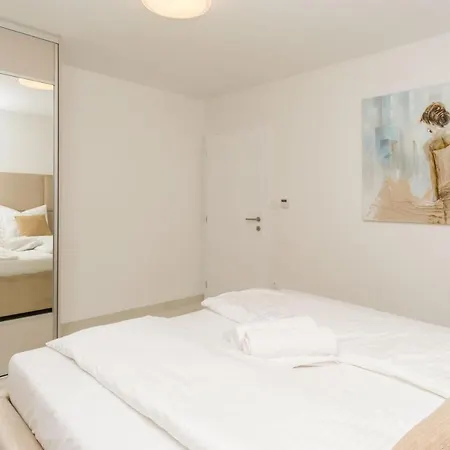 Simi - The Sun Appartement