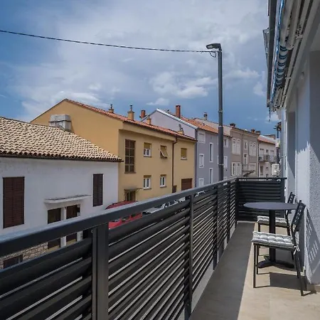 Simi - The Sun Apartment