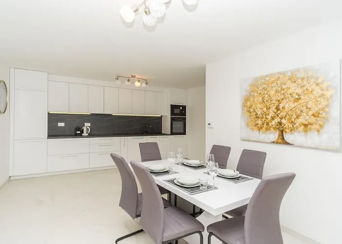 Simi - The Sun アパート