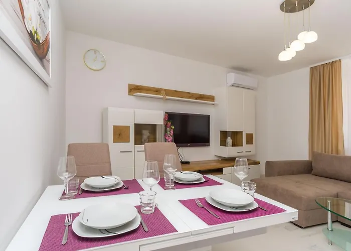 Simi - The Sun アパート ツリクヴェニツァ