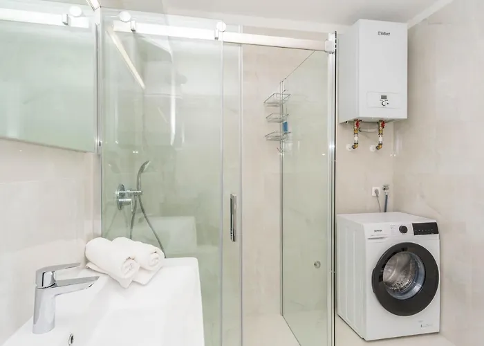 Simi - The Sun アパート ツリクヴェニツァ