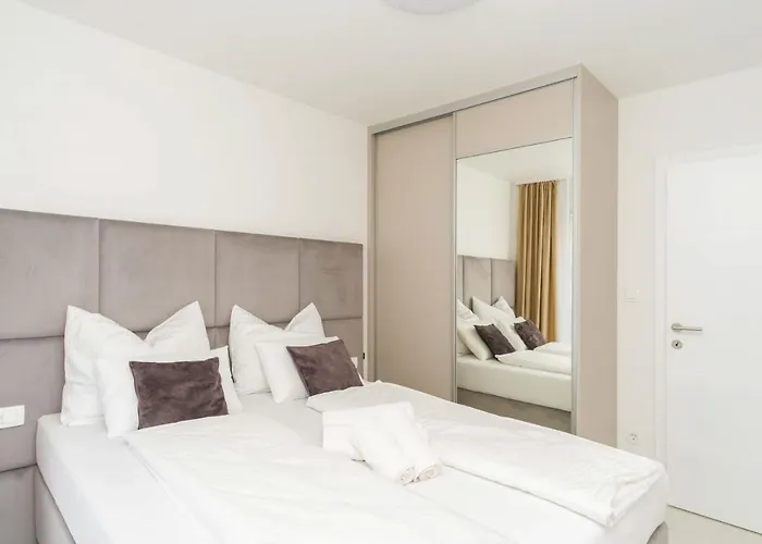 Simi - The Sun アパート