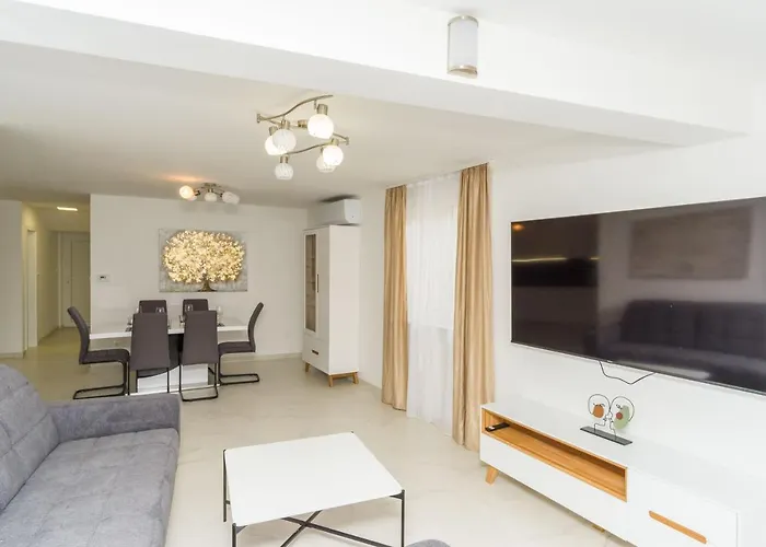 Simi - The Sun アパート *