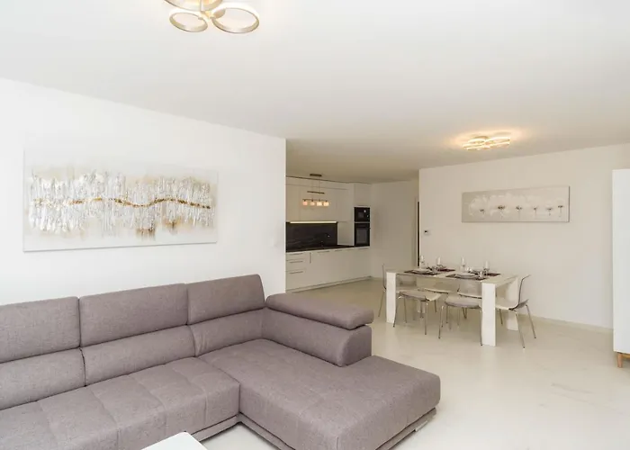 Simi - The Sun アパート ツリクヴェニツァ