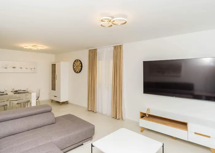 Simi - The Sun アパート *